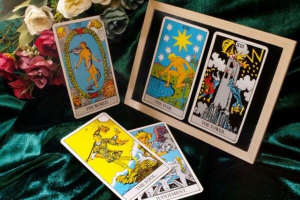 Qual- a- Diferença- Entre- Tarot- e- Oráculo